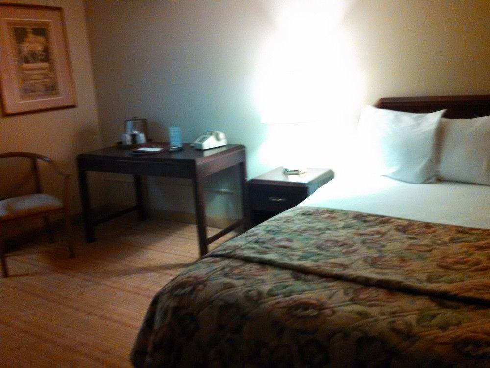 Cocoa Country Inn Хърши Екстериор снимка